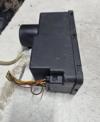 Volkswagen Golf III Central locking vacuum pump 1H0962257G