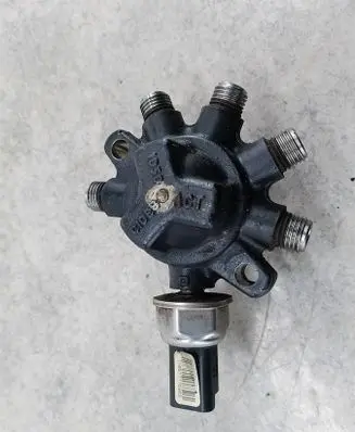 Ford Focus Fuel distributor 4M5Q9D280DA