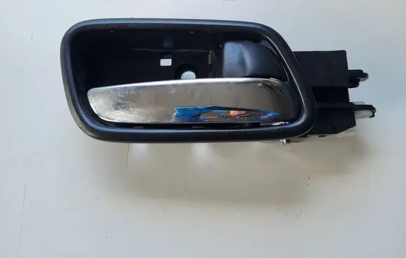 Honda CR-V Front door interior handle