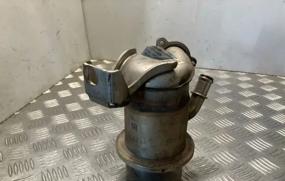 Volkswagen Golf VII EGR valve cooler 04L131512D