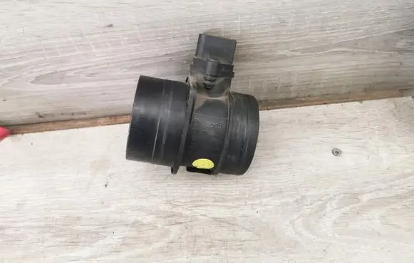 Volkswagen Jetta V Mass air flow meter 07C906461