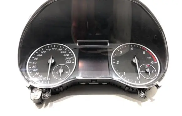 Mercedes-Benz A W176 Speedometer (instrument cluster) A1769009300