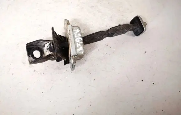 Skoda Octavia Mk2 (1Z) Rear door check strap stopper
