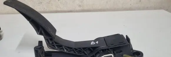 Mercedes-Benz ML W164 Accelerator throttle pedal A1643000004