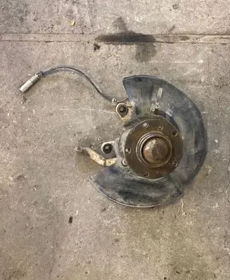 BMW 7 E38 Front wheel hub spindle knuckle