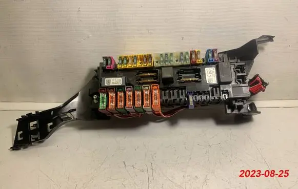 Mercedes-Benz GL X166 Fuse module A1665402350 1665402350