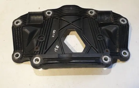 Volvo XC70 Rear differential/diff mount bracket 30639931