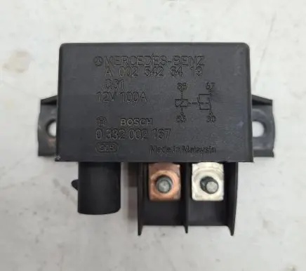 Mercedes-Benz C W203 Charging relay A0025426419 0332002167