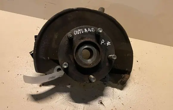 Mitsubishi Outlander Front wheel hub