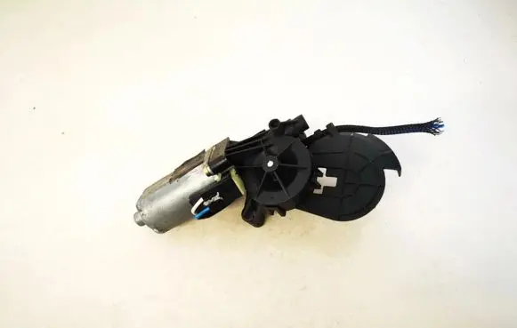 Mercedes-Benz E W210 Seat adjustment motor 0390201940