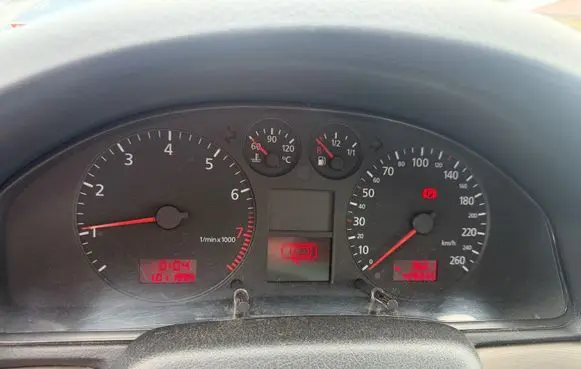 Audi A4 S4 B5 8D Speedometer (instrument cluster) 8D0920900B 11000893802