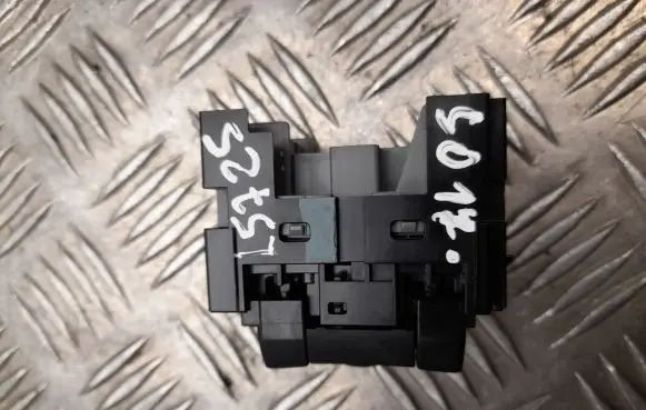 Toyota RAV 4 (XA50) Electric window control switch 183930
