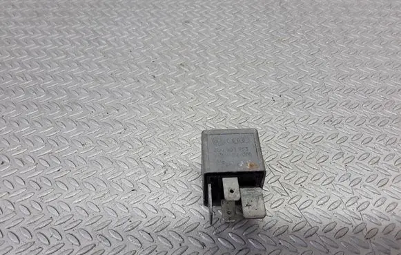 Volkswagen PASSAT B5 Other relay 8D0951253