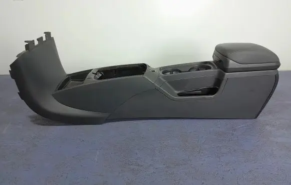 Volvo V50 Center console 30755349