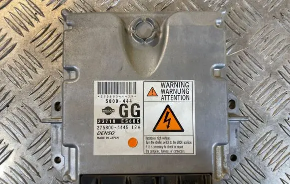 Nissan X-Trail T30 Engine control unit/module 23710ES60C 2758004445 5800444