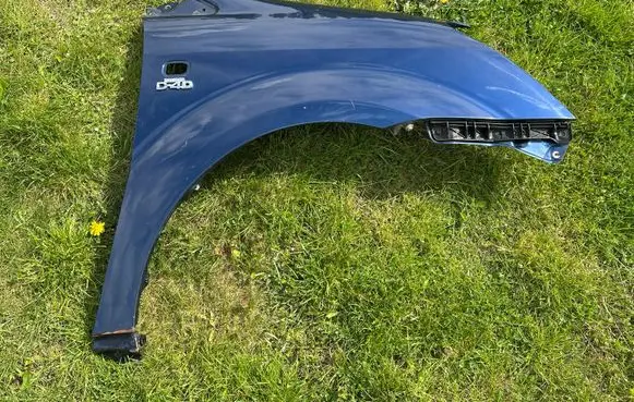 Toyota Corolla Verso AR10 Fender 