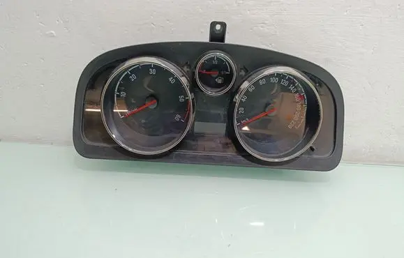 Speedometer (instrument cluster)
