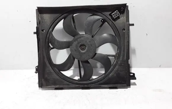 Radiator cooling fan shroud