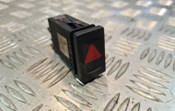 Volkswagen PASSAT B5 Hazard light switch 3B0953235B