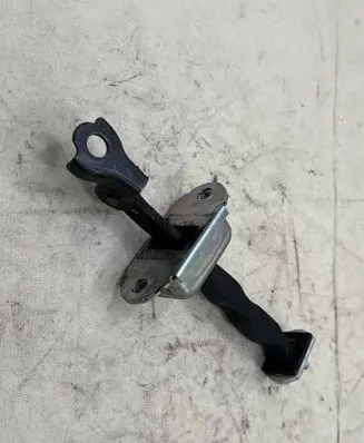 Nissan Qashqai Rear glass lock/latch C709 82430EY10B