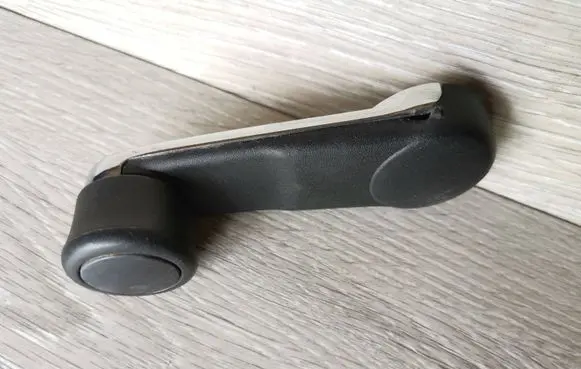 Audi 100 S4 C4 Rear door window winding handle 443837581d