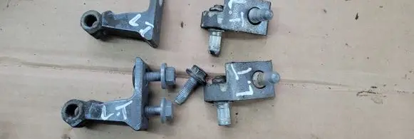 Rear door hinge set
