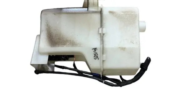 Windshield washer fluid reservoir/tank