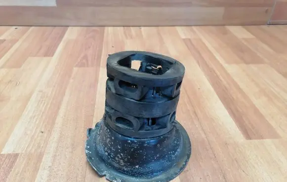 Renault Scenic I Front coil spring rubber mount 7700437912 7700834874 7700437911