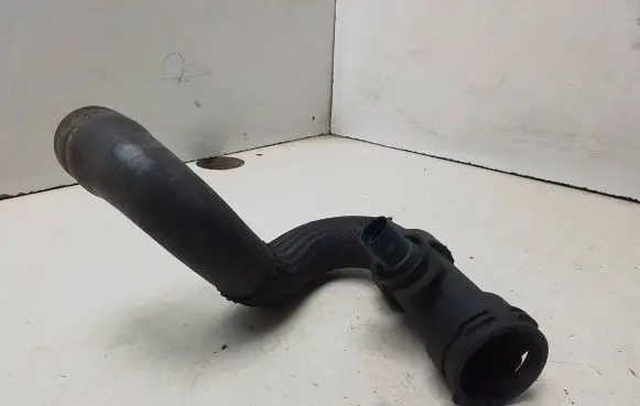 Volkswagen PASSAT B5.5 Engine coolant pipe/hose