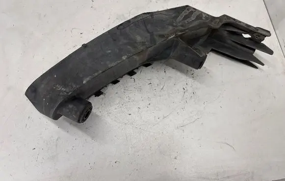 Dodge Durango Front bumper mounting bracket 68227825AA T300841