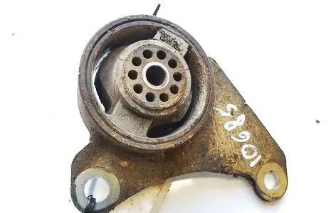 Citroen Saxo Engine mount bracket