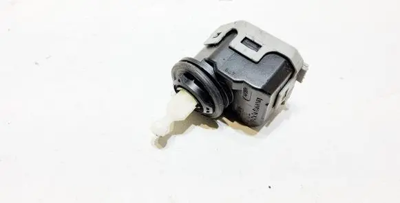 Headlight level adjustment motor