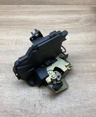 Audi A4 S4 B6 8E 8H Rear door lock 4B0839016D Leftside