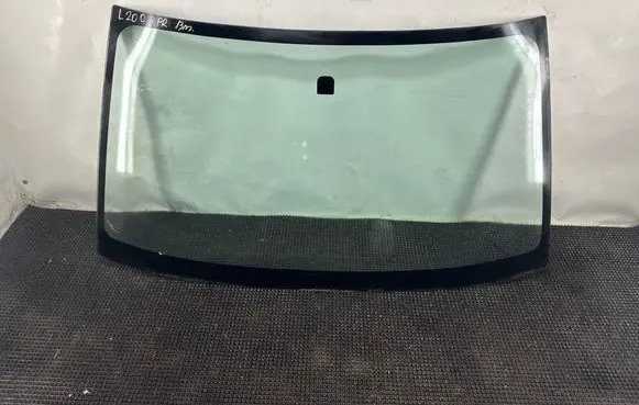 Mitsubishi L200 Front windscreen/windshield window 43R001585 AS1M1250DOT682 0CPN00003