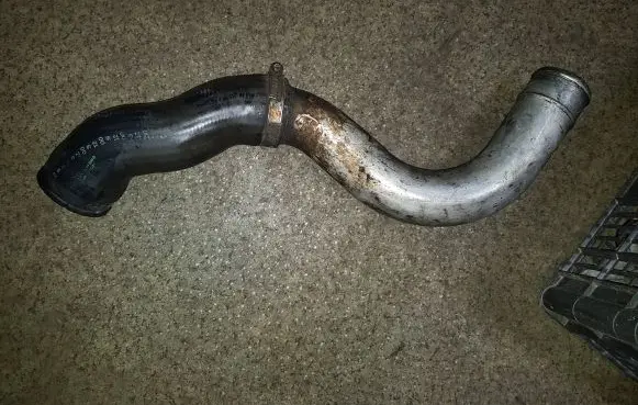 BMW 5 E39 Intercooler hose/pipe 2249669