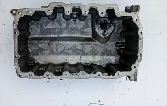 Volkswagen Touran II Oil sump 04L103603