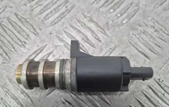 BMW 3 F30 F35 F31 Camshaft vanos timing valve 7622768