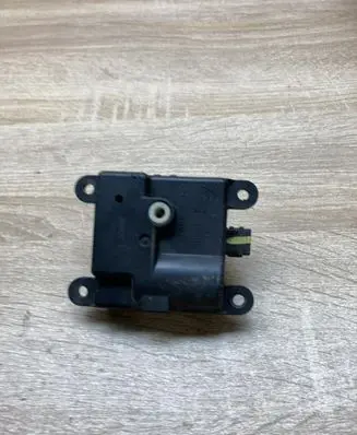 Nissan Altima Air flap motor/actuator 2L35130840