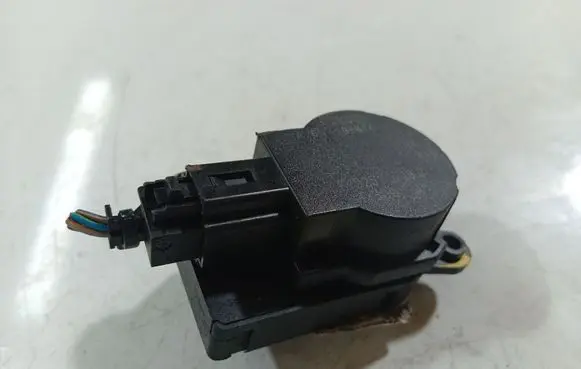 Ford Grand C-MAX Air flap motor/actuator AV6N19E616AA