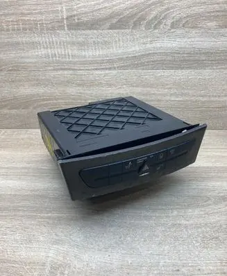 Mercedes-Benz E W211 CD/DVD changer A2116800552 826680627F069