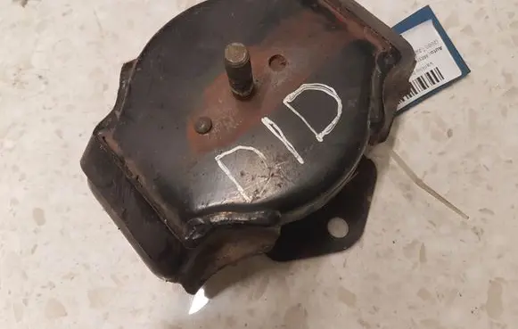 Mitsubishi Pajero Engine mount bracket