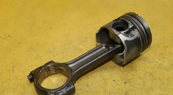Renault Clio III Piston with connecting rod