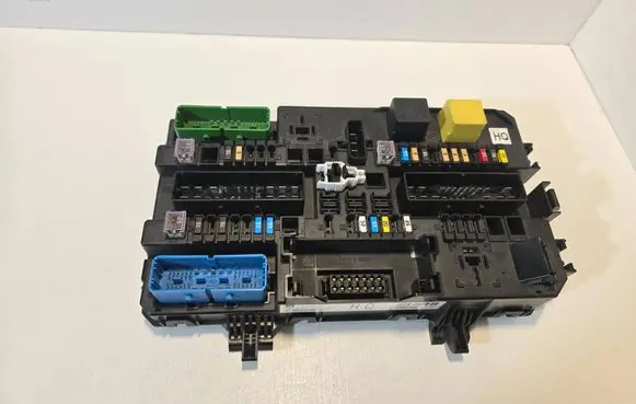 Opel Astra H Fuse module 13220831 5DK00866953 SW0912