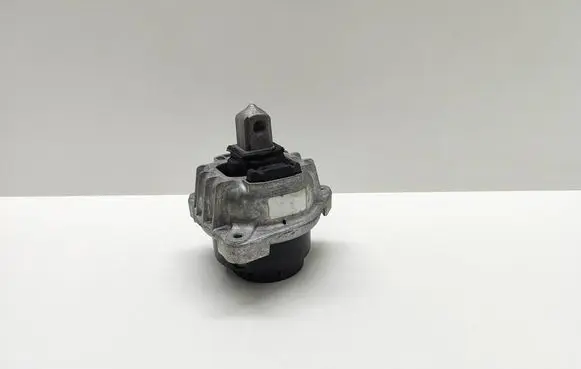 BMW 5 F10 F11 Engine mount bracket 6777371 677737104 22116777371
