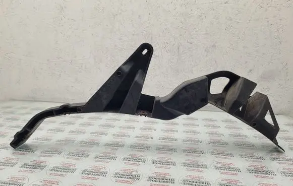 Audi A2 Front bumper mounting bracket 8Z0854730