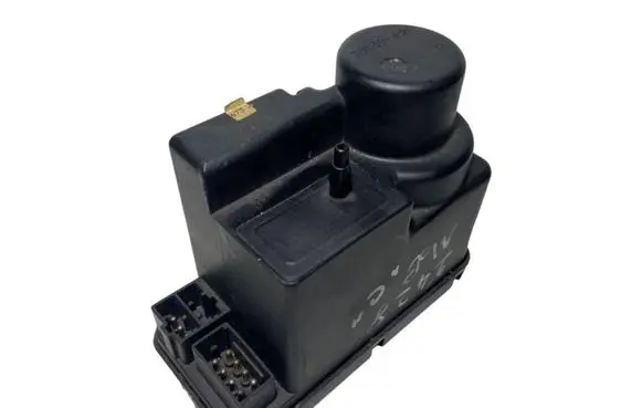 Mercedes-Benz C W202 Central locking vacuum pump 2028001448