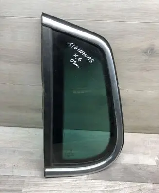 Volkswagen Tiguan Rear side window 5N0845041S