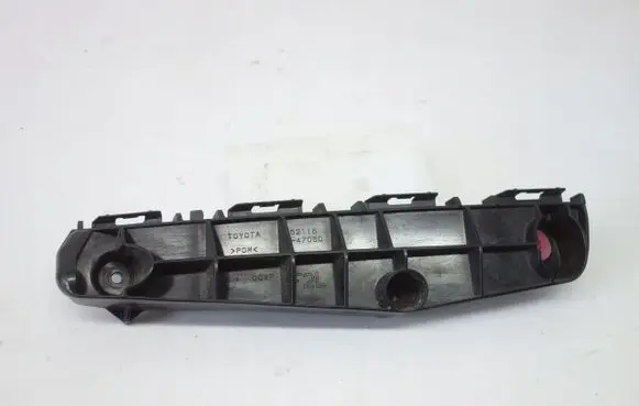 Lexus CT 200H Front bumper mounting bracket 47050