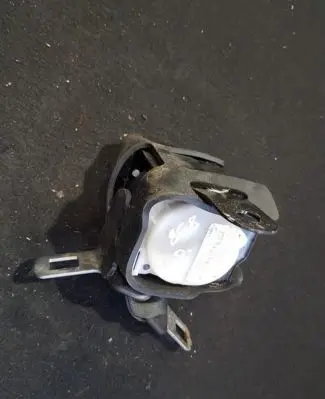 Middle seatbelt (rear)