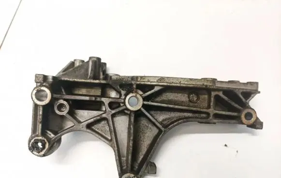 Skoda Fabia Mk1 (6Y) Engine mounting bracket 038903113ab